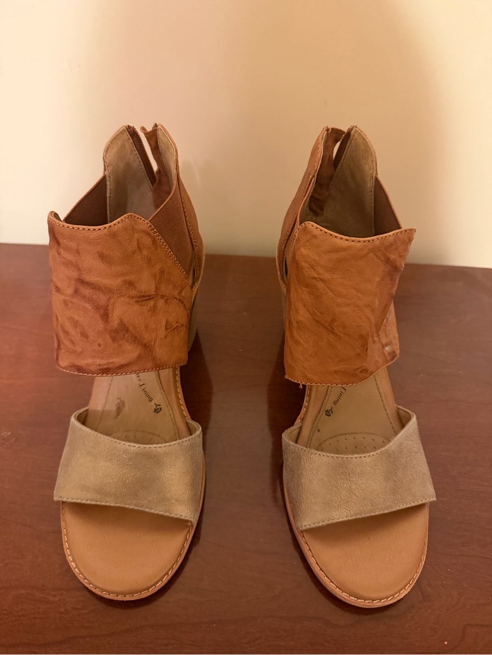 Women’s Two-Tone Brown Tan Open-Toe Wedge Sandals